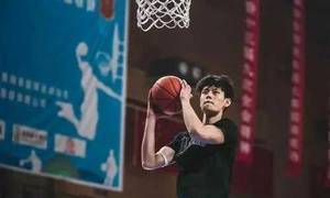 曾凡博:完成CBA注册手续,加盟NBA发展联盟点火队