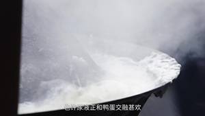 吃饭别看！童子尿煮的鸭蛋你敢吃吗？