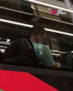 让我来康康！C罗在大巴上观看自己进球🤪