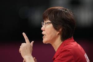 谢峰:郎平是我的榜样 中国足球教练不应有点成绩就在饭桌吹嘘
