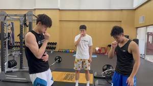 训练师晒曾凡博吹气训练 增肌明显