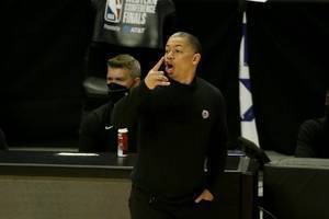 卢:本场最重要的是找到合适的轮换方式 为球队的表现感到骄傲