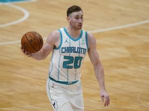 高效两双!海沃德15投8中砍下23分11板 三分3投2中