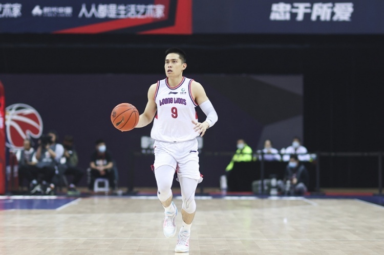 继续炸裂!陈盈骏出场46分钟 砍下24分9板 送出17次助攻仅3失误