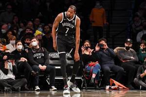 KD：不确定今晚上场是否有时间限制 知道球队目前的情况
